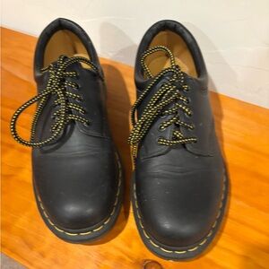 Men’s size 9 Doc Dr. Martens in really nice condition